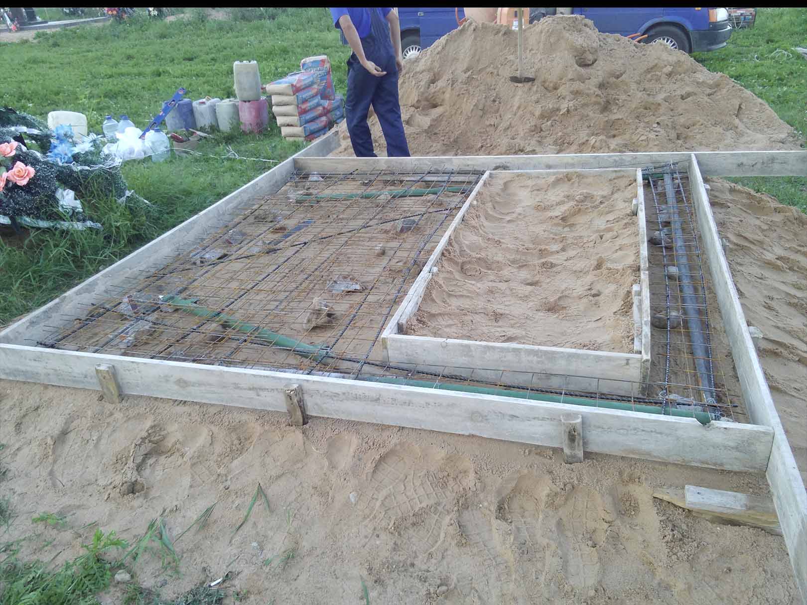 Благоустройство могил на кладбище. Мемориальные комплексы